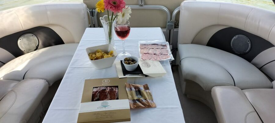 Seville: Exclusive River Boat Tour with Tapas - Finding the jetty beneath Triana Bridge