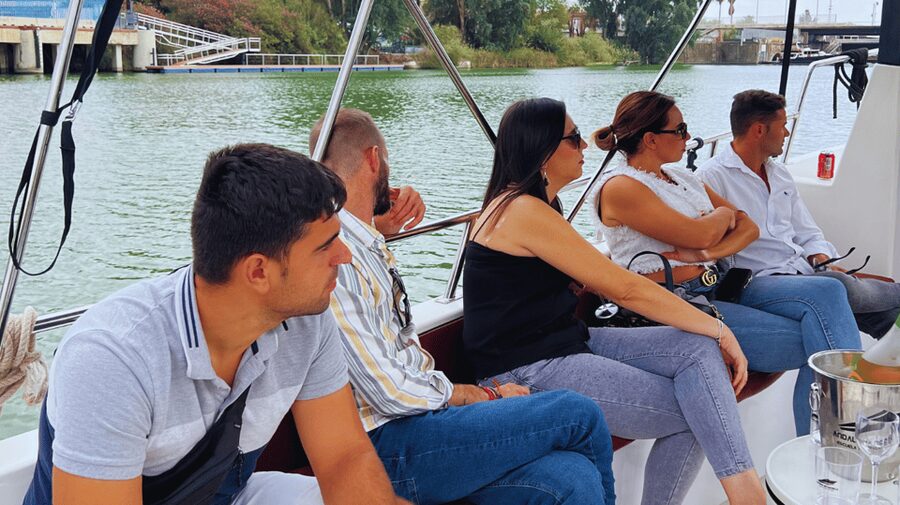 Seville: Guadalquivir River Boat Tour - Meeting at the Muelle de Turismo