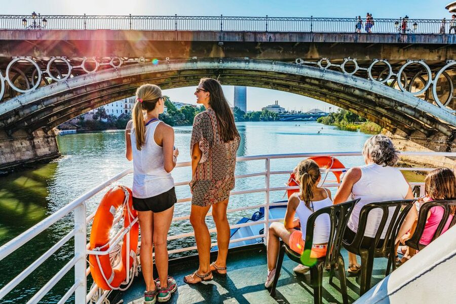 Seville: Guadalquivir River Cruise - Drinks, toilets, and comfort on board