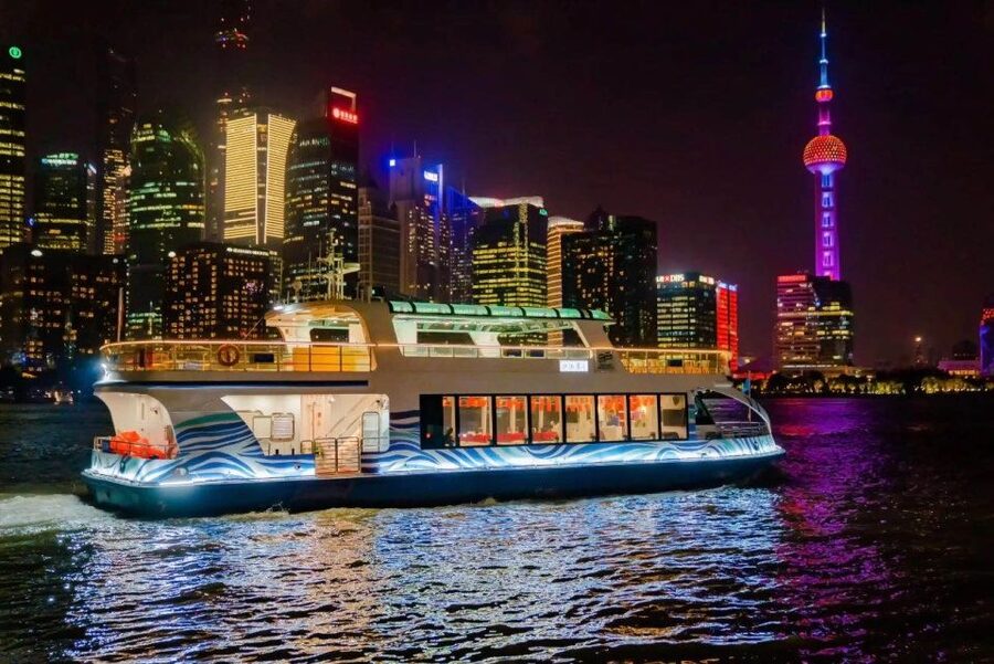 Shanghai: Night River Cruise Tour with Xinjiang Style Dining - The cruise: what you see from the boat