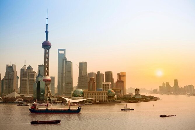 Shanghai Night River Cruise Tour with Xinjiang Style Dining Experience - Why This Three-Hour Evening Works in Shanghai