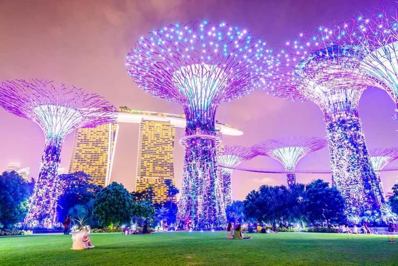 Singapore River Cruise, Garden Rhapsody & Spectra by CYT - Starting at Merlion Park during golden hour