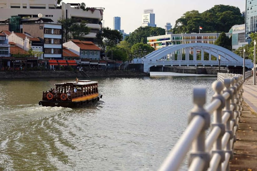 Singapore River Cruise, Garden Rhapsody & Spectra by CYT - Pickup, drop-off, and the Lau Pa Sat option