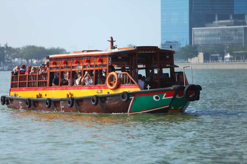 Singapore: Singapore River Cruise - The bumboat and what to expect onboard