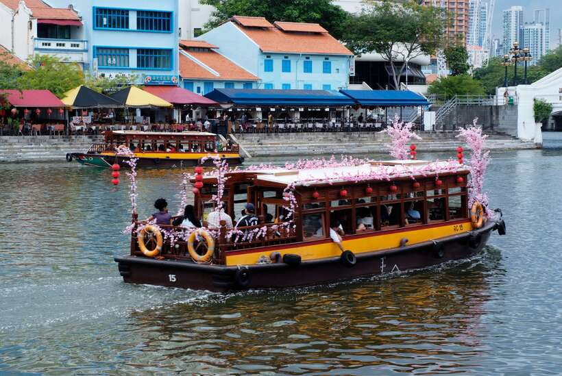 Singapore: Singapore River Cruise - Cavenagh, Anderson, and Clemenceau bridges