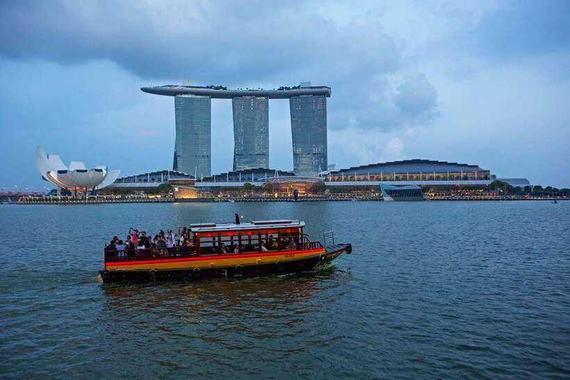 Singapore: Singapore River Cruise - The Merlion, Esplanade, and Marina Bay skyline