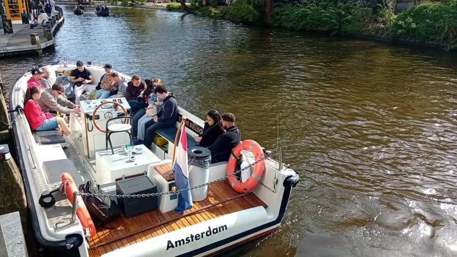 Smoke & Boat Amsterdam - The Official 420 Canal Cruise - Why this canal cruise feels different