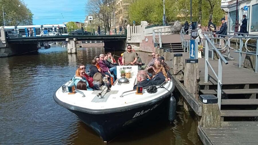 Smoke & Boat Amsterdam - The Official 420 Canal Cruise - Who should book this Amsterdam boat ride