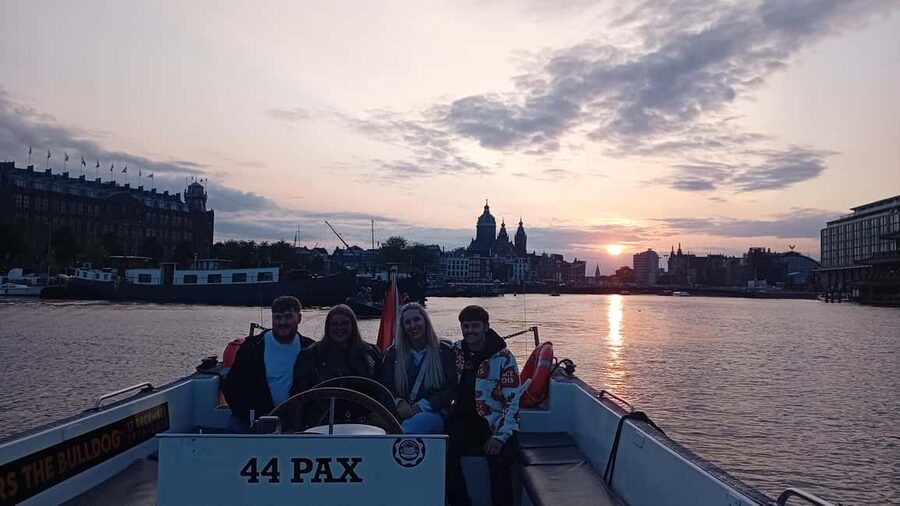 Smoke & Boat Amsterdam - The Official 420 Canal Cruise - Booking details worth knowing