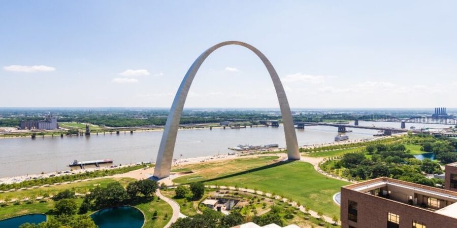 St. Louis: Guided Small Group City Tour with River Cruise - Rising to the top of the Gateway Arch