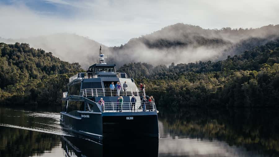 Strahan: Gordon River Cruise with Lunch & Sarah Island Walk - Buffet lunch on the water