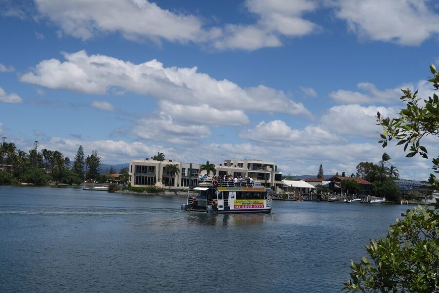 Surfers Paradise: Sightseeing Morning River and Canal Cruise - Comfort, access and family appeal