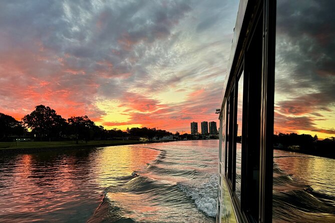Surfers Paradise: Sightseeing Sunset River Cruise - Million dollar homes, yachts, and Gold Coast landmarks
