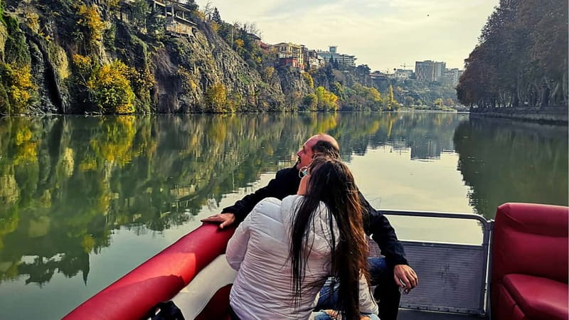 Tbilisi: River Sightseeing Boat Ride with Welcome Drink - What the welcome drink adds