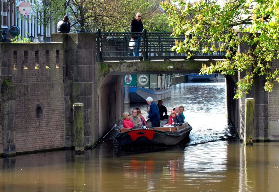 The Hague: City Canal Cruise - How the small group changes the experience