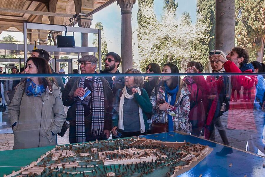 Topkapi Palace & Harem Tour + Bosphorus & Golden Horn Cruise - From the pier to the Bosphorus and Golden Horn