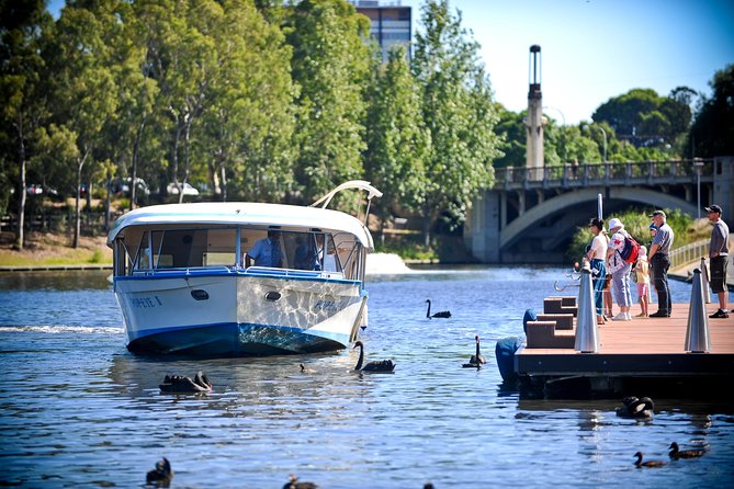 Torrens River Cruise in Adelaide - What the live commentary adds