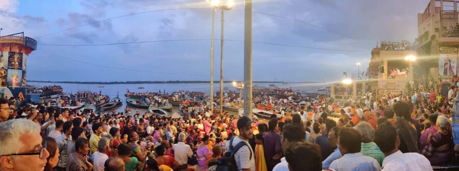 Varanasi & Sarnath: Full-Day Tour with Ganges Boat Ride - Ghats, alleys, and the human side of Varanasi