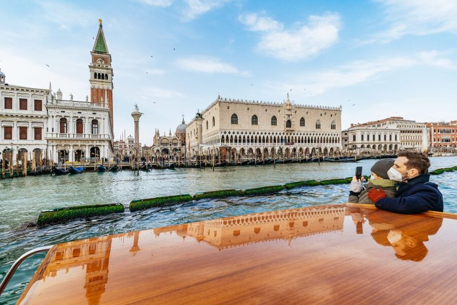 Venice: Grand Canal Boat Tour - The Rialto Bridge and Venice’s modern glass bridge