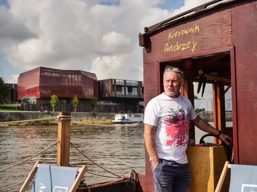 Warsaw: Traditional Galar Cruise on The Vistula River - Bridges, beaches, and the approach to Old Town