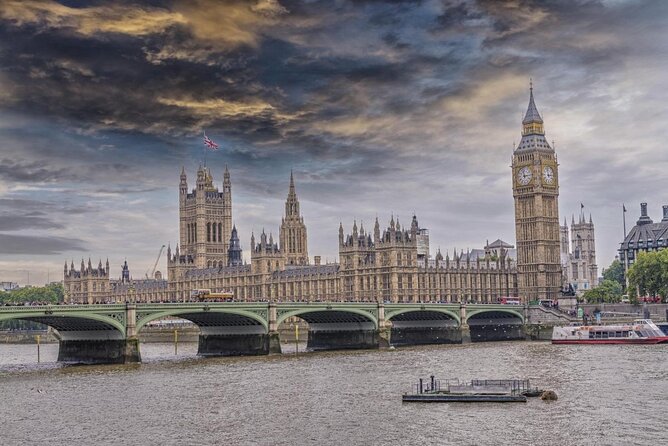 Westminster to Greenwich Sightseeing Thames Cruise in London - Shakespeare’s Globe and the working river